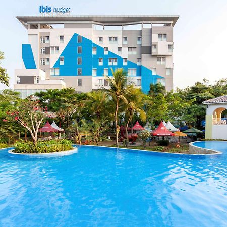 Ibis Budget Cikarang Festival Bekasi Exterior foto