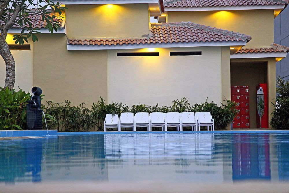Ibis Budget Cikarang Festival Bekasi Exterior foto